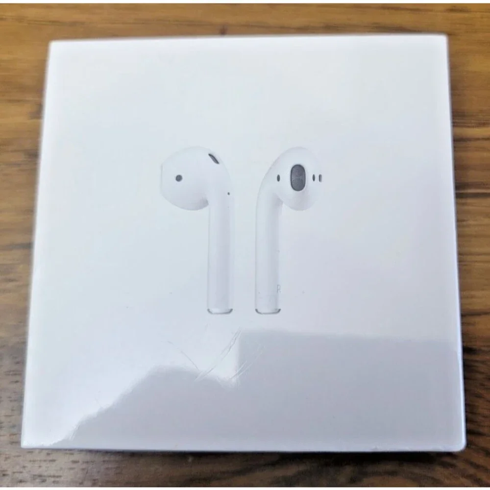 Apple AirPods Earbuds w/ Wireless Charging Case Bluetooth White MRXJ2AM/A f seal